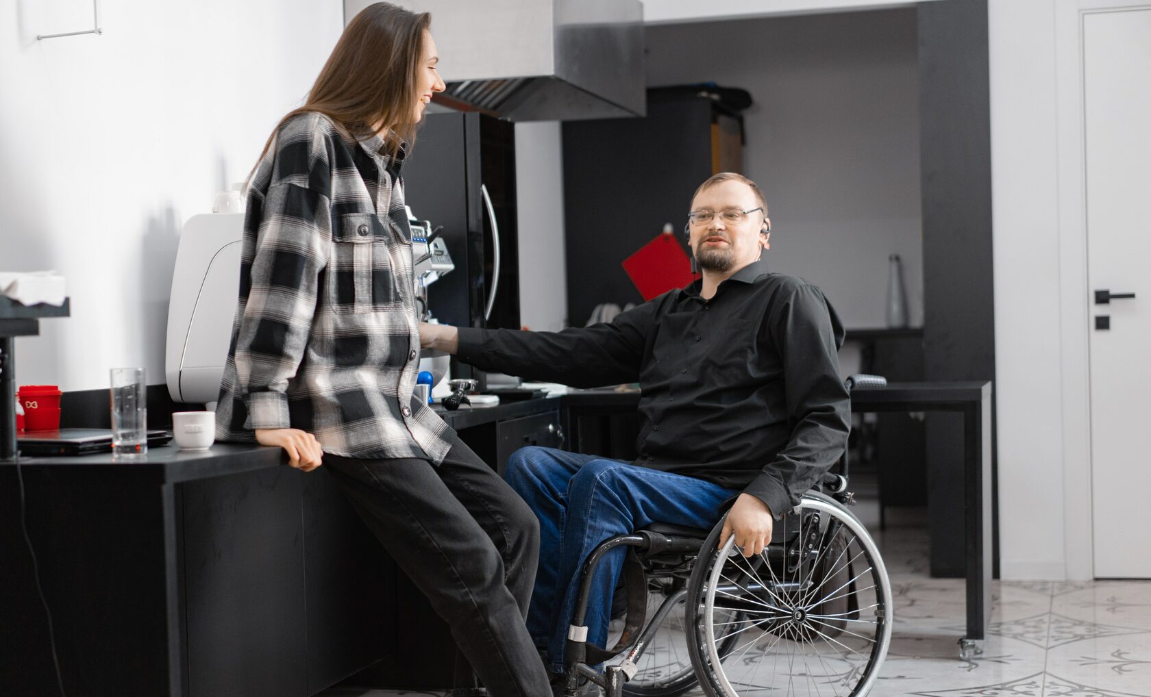Как людям с инвалидностью бесплатно получить или заменить технические средства реабилитации
